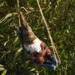 ESSCHERT DESIGN Kabouter In Hangmat 7 ESSCHERT DESIGN Kabouter In Hangmat -Oasis Winkel kabouter in hangmat 1550674212 2 600